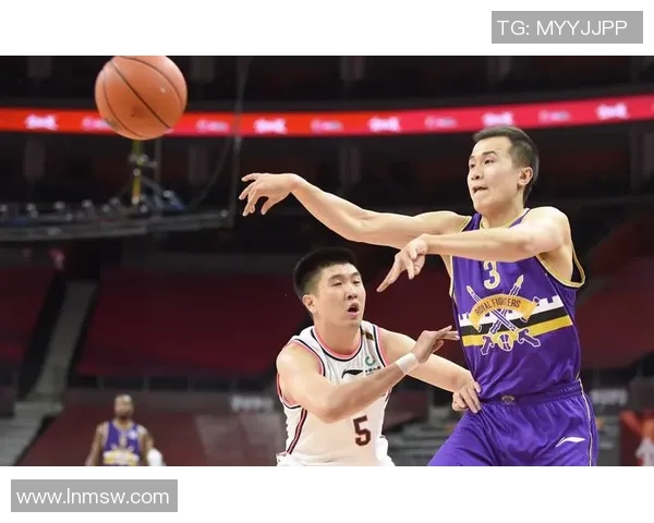 北京篮球队战术解析：如何在赛场上实现团队协作与个人突破