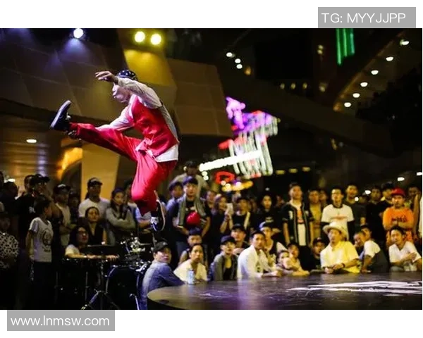 南京飞盘队在世界街舞大赛中以60分高居积分榜首位